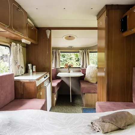 Waaldijk15, Vintage Caravans In Nature *